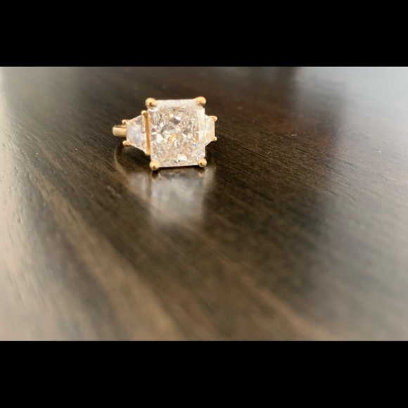 18k Spectacular 4.70Ct Diamond Ring - Picture 14 of 14